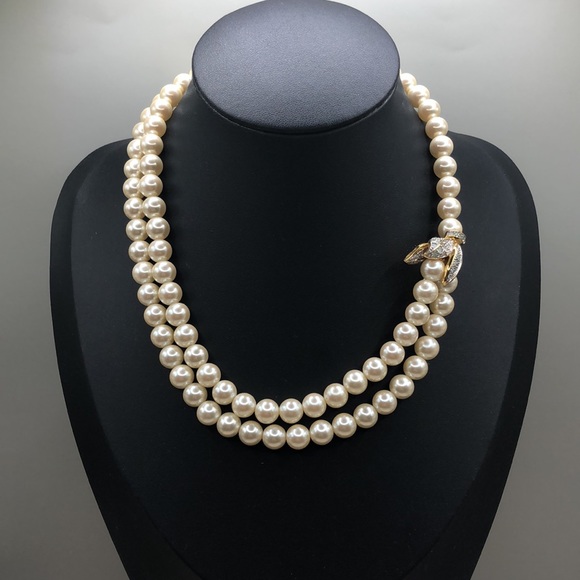 Bold Elegance vintage style costume statement necklace. - Picture 2 of 6
